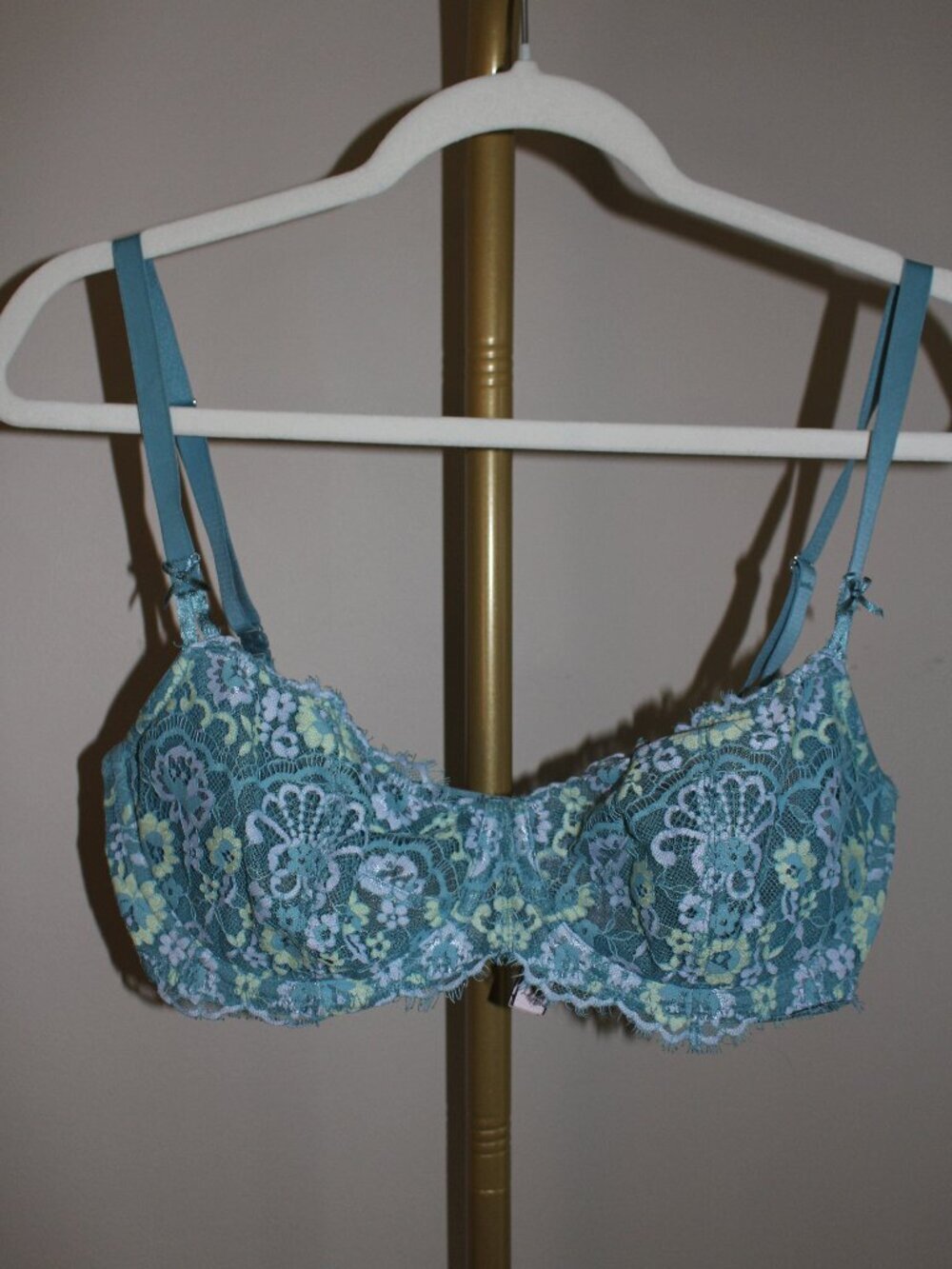 Women's Victoria's Secret Dream Angels Lace Bra, Size 34DD